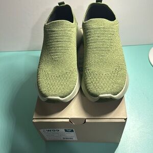 Vessi Everyday Move slip on waterproof sneaker size 9